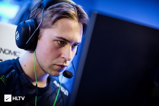 NIP淘汰引发热议 Aki在LPL的表现令人深思